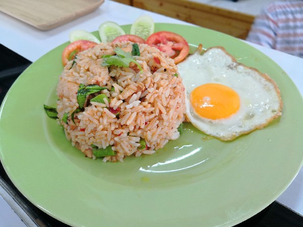 ข้าวน้ำพริกแกงคลุกไก่+ไข่ดาว (ส่ง24.8.69)