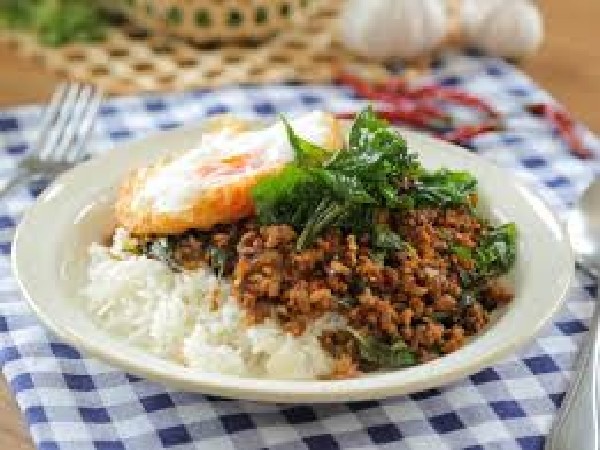 ข้าวกะเพราเนื้อ+ไข่ดาว (ส่ง 6.11.69)