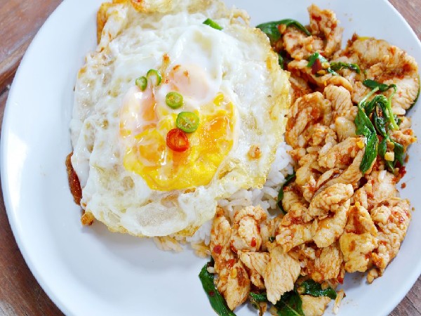 * ข้าวผัดพริกแกงไก่+ไข่ต้ม(ส่ง17/8/69)