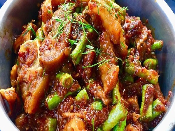 ผัดพริกแกงหน้ากากหมู (ส่ง 9.9.69)