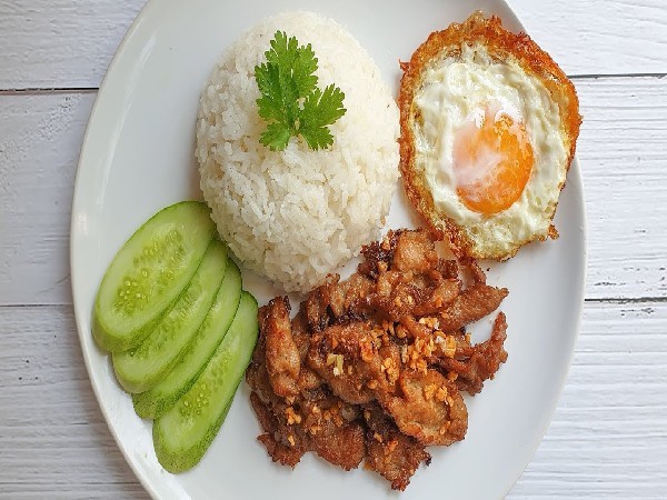 ข้าวไก่กระเทียม+ไข่ดาว (ส่ง 21 9 69)