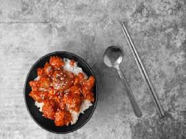 ข้าวไก่ทอดซอศกะเพรา