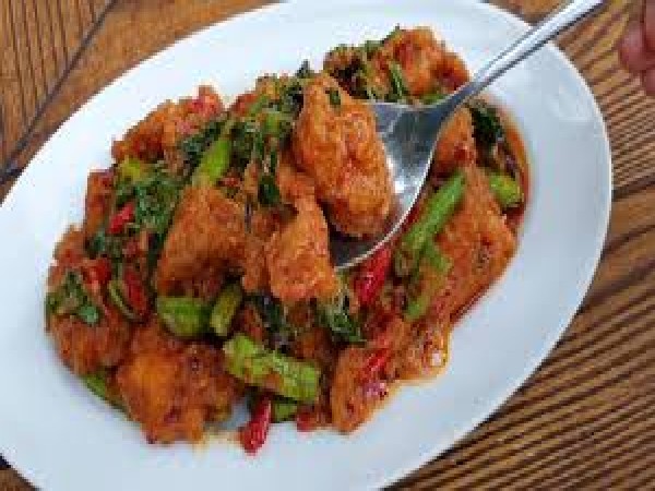 ผัดพริกแกงไก่กรอบ (ส่ง 11.9.69)