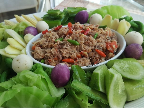 น้ำพริกปลาทู+ผักสด
