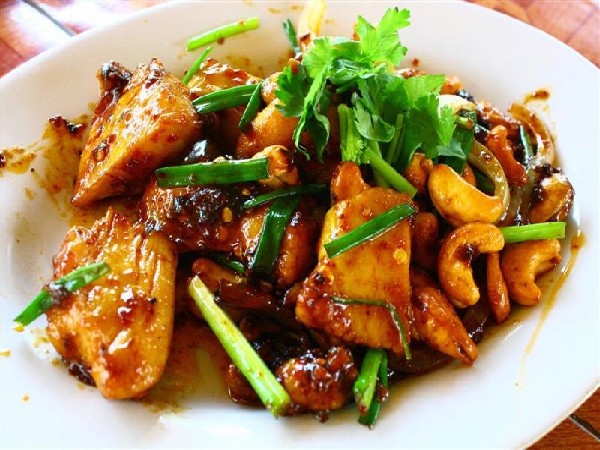 ไก่ผัดน้ำพริกเผา