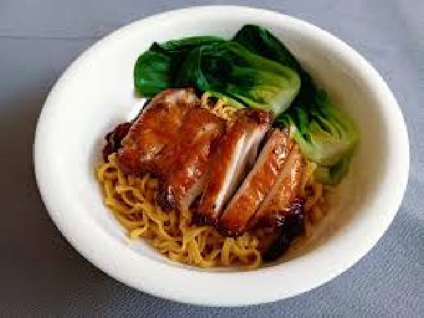 บะหมี่แห้งไก่อบน้ำแดง