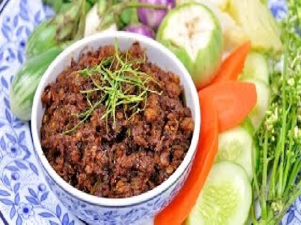 หมูสับผัดน้ำพริกเผา+ผักสด