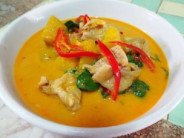 แกงคั่วฟักทองใส่ไก่