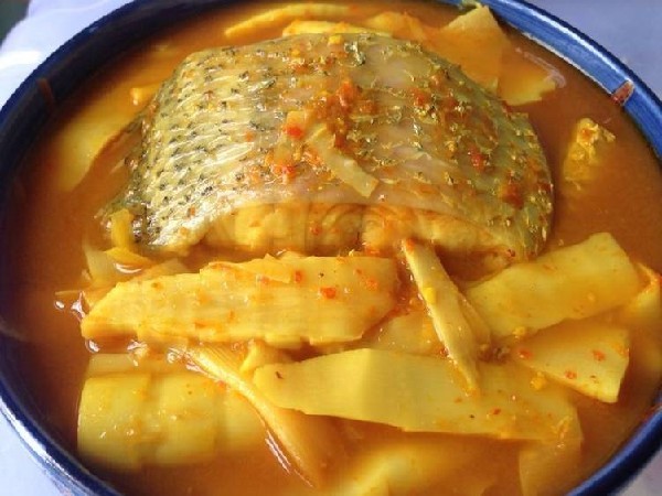 แกงเหลืองหน่อไม้ดองปลา