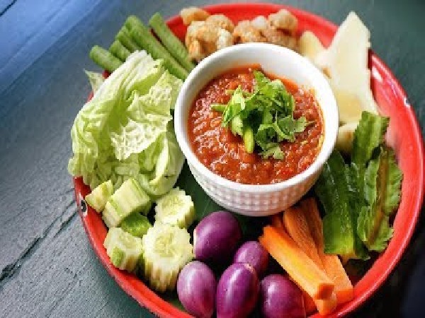 น้ำพริกอ่อง+ผักสด