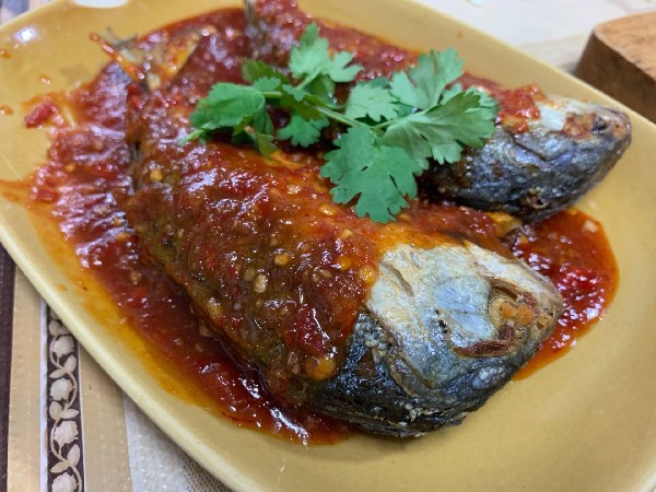 ปลาทูทอดราดพริก